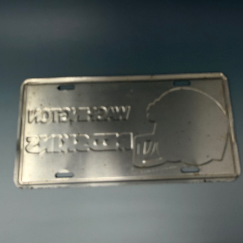 Vtg Washington Redskins NFL Metal License Plate Tag Helmet Logo Burgundy White - Picture 7 of 10